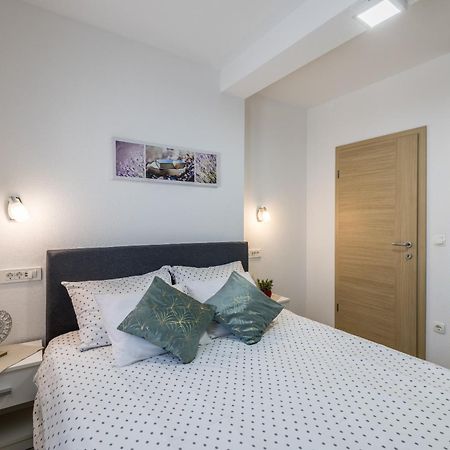 טרוגיר Apart Sa Terasom 250M Od Plaze,Parking,Wi Fi,Rostilj מראה חיצוני תמונה