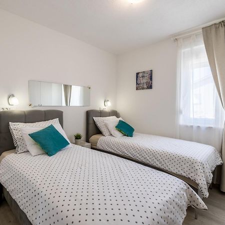 טרוגיר Apart Sa Terasom 250M Od Plaze,Parking,Wi Fi,Rostilj מראה חיצוני תמונה