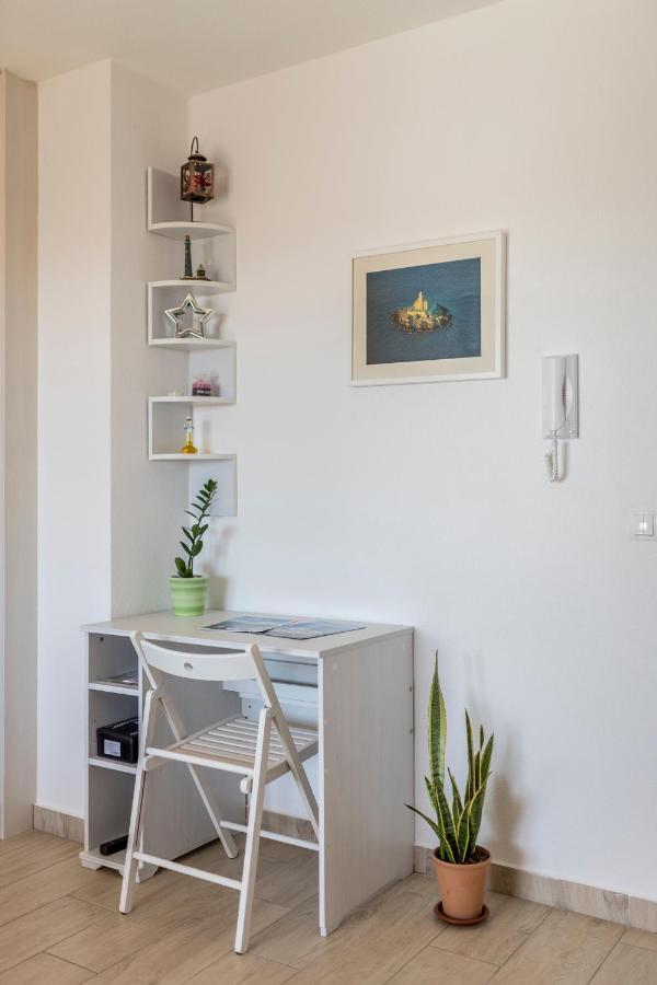 טרוגיר Apart Sa Terasom 250M Od Plaze,Parking,Wi Fi,Rostilj מראה חיצוני תמונה
