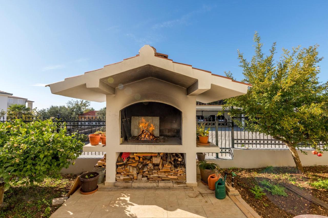 טרוגיר Apart Sa Terasom 250M Od Plaze,Parking,Wi Fi,Rostilj מראה חיצוני תמונה