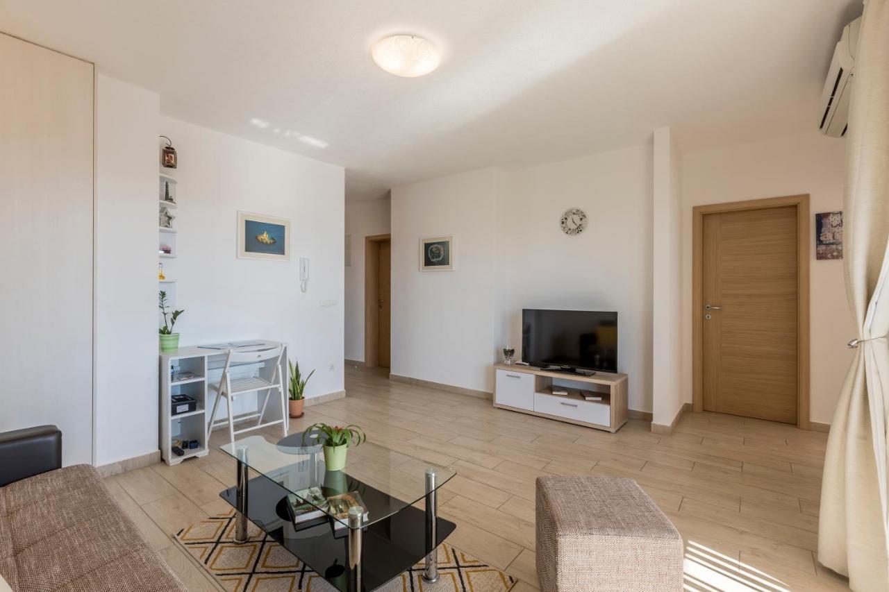 טרוגיר Apart Sa Terasom 250M Od Plaze,Parking,Wi Fi,Rostilj מראה חיצוני תמונה