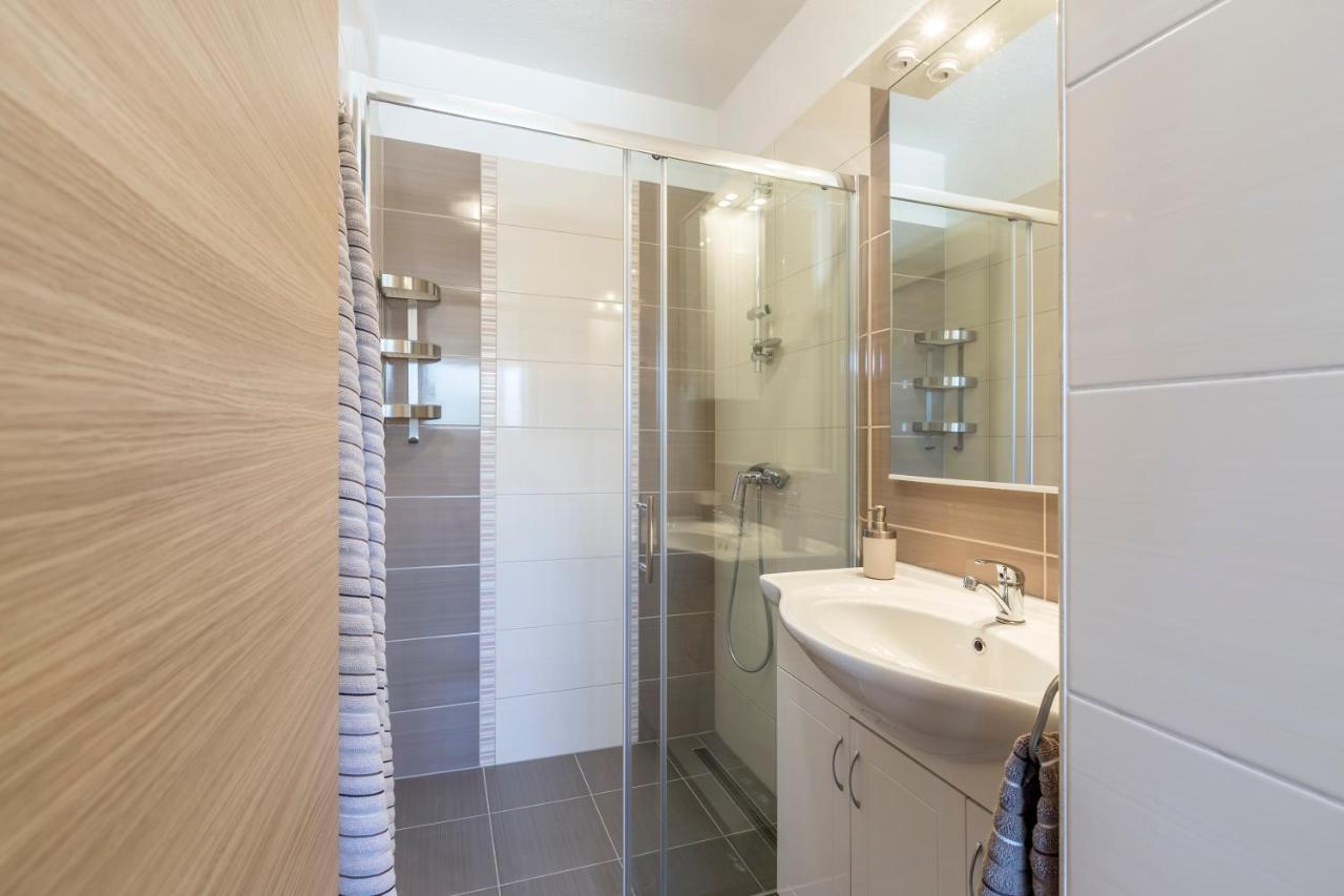 טרוגיר Apart Sa Terasom 250M Od Plaze,Parking,Wi Fi,Rostilj מראה חיצוני תמונה