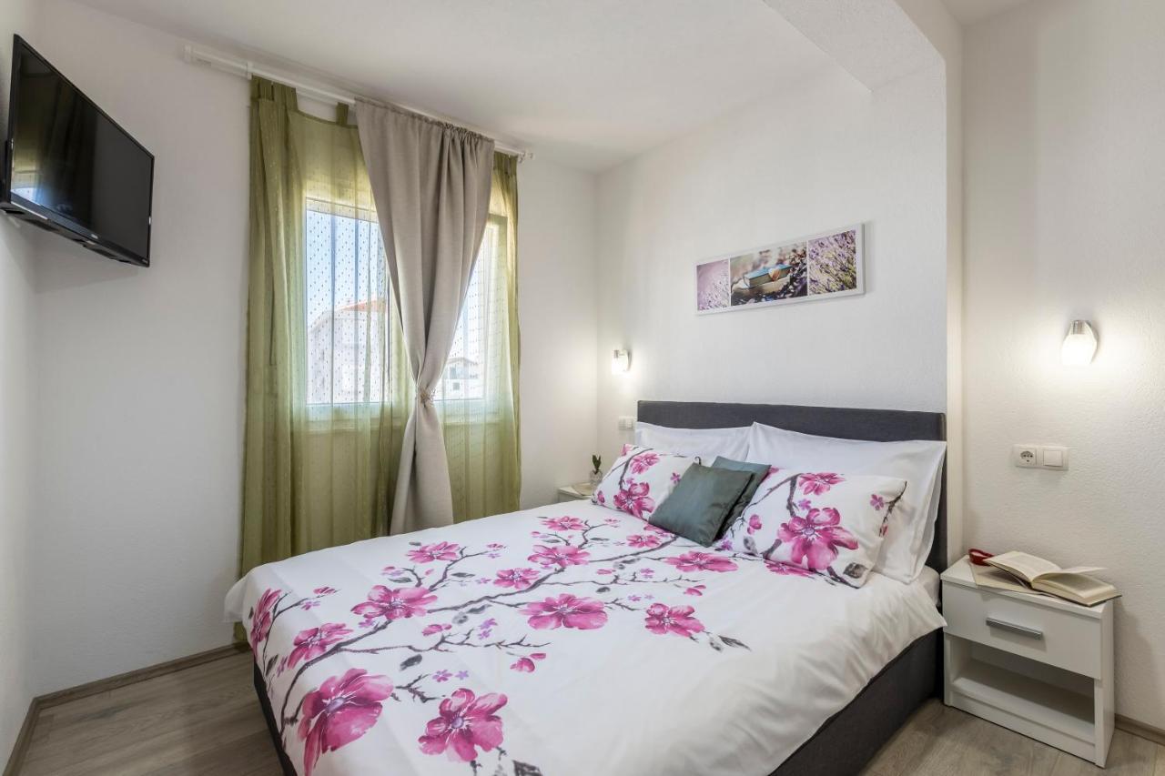 טרוגיר Apart Sa Terasom 250M Od Plaze,Parking,Wi Fi,Rostilj מראה חיצוני תמונה