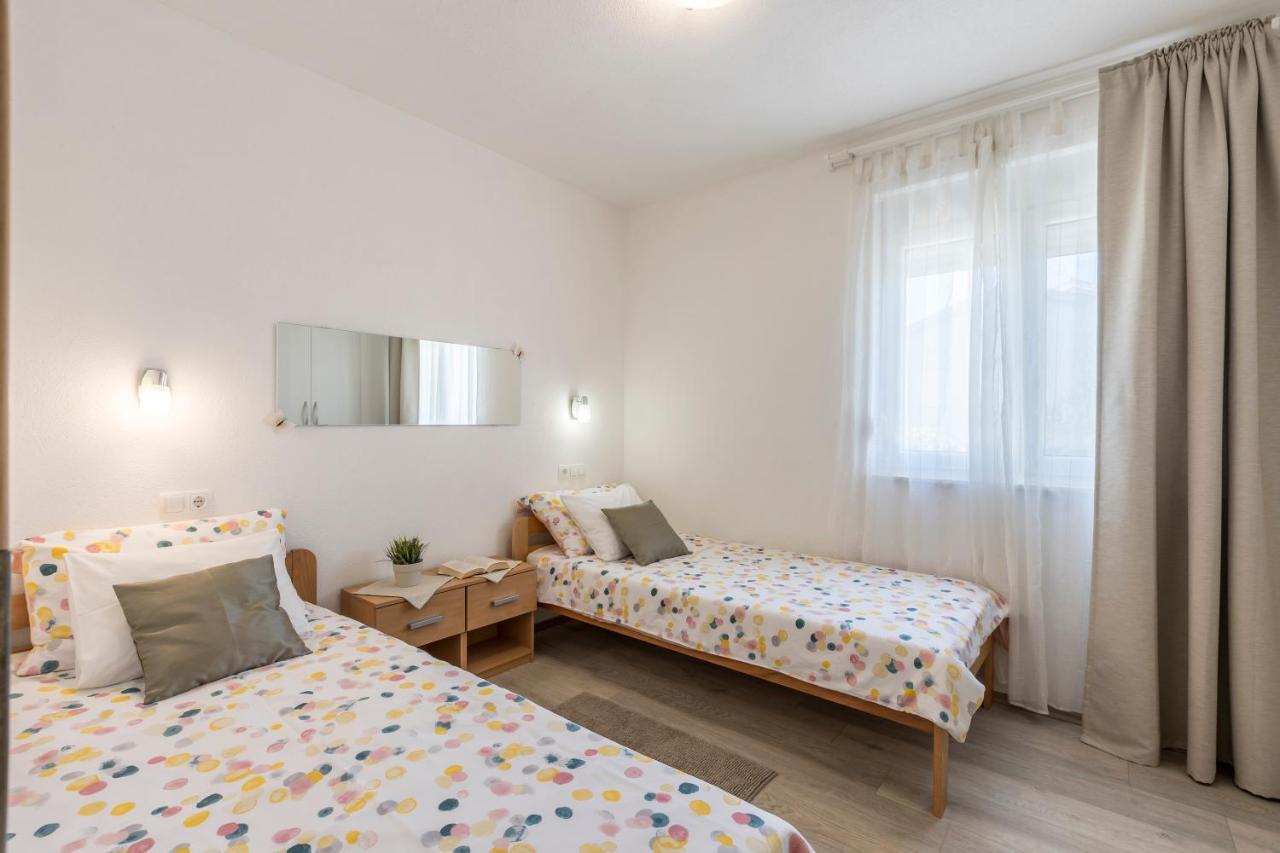 טרוגיר Apart Sa Terasom 250M Od Plaze,Parking,Wi Fi,Rostilj מראה חיצוני תמונה
