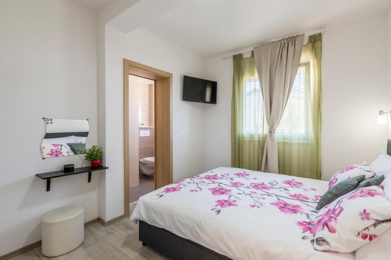 טרוגיר Apart Sa Terasom 250M Od Plaze,Parking,Wi Fi,Rostilj מראה חיצוני תמונה