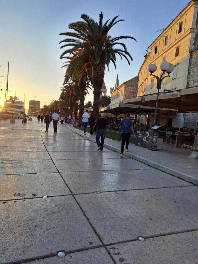 טרוגיר Apart Sa Terasom 250M Od Plaze,Parking,Wi Fi,Rostilj מראה חיצוני תמונה