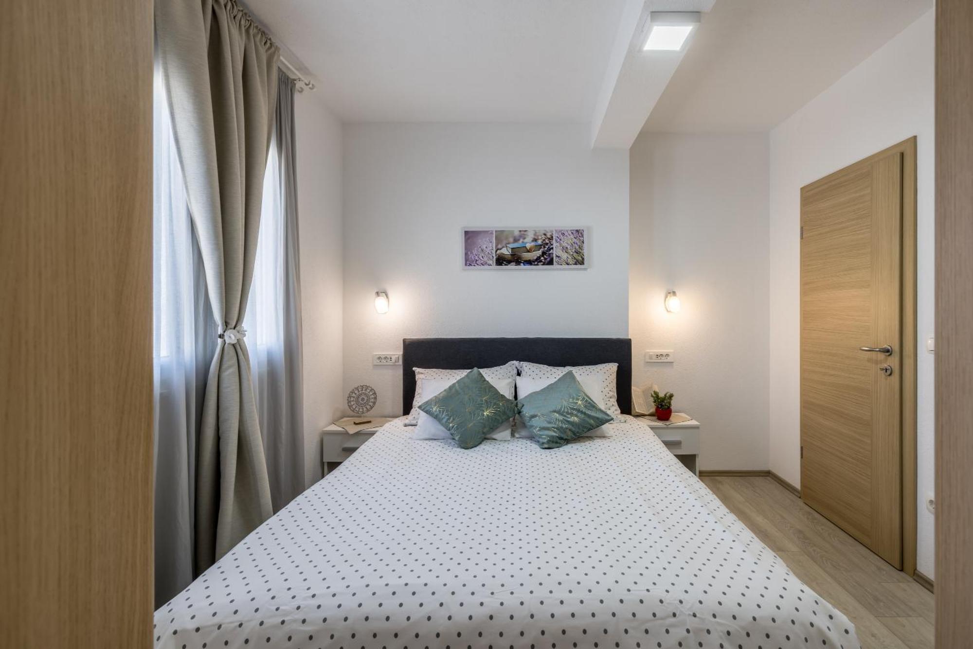 טרוגיר Apart Sa Terasom 250M Od Plaze,Parking,Wi Fi,Rostilj מראה חיצוני תמונה