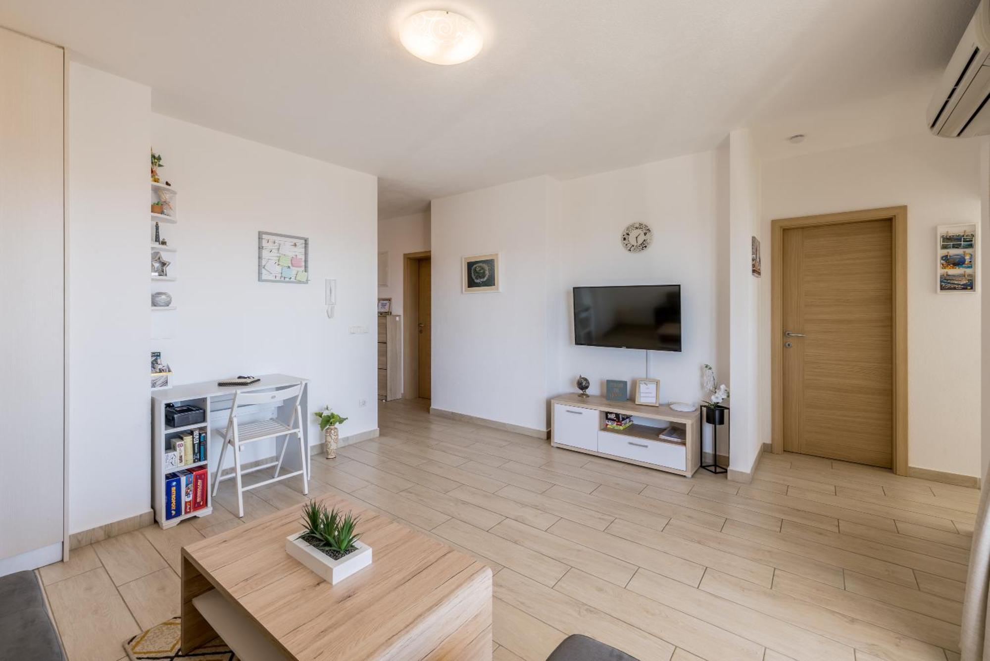 טרוגיר Apart Sa Terasom 250M Od Plaze,Parking,Wi Fi,Rostilj מראה חיצוני תמונה