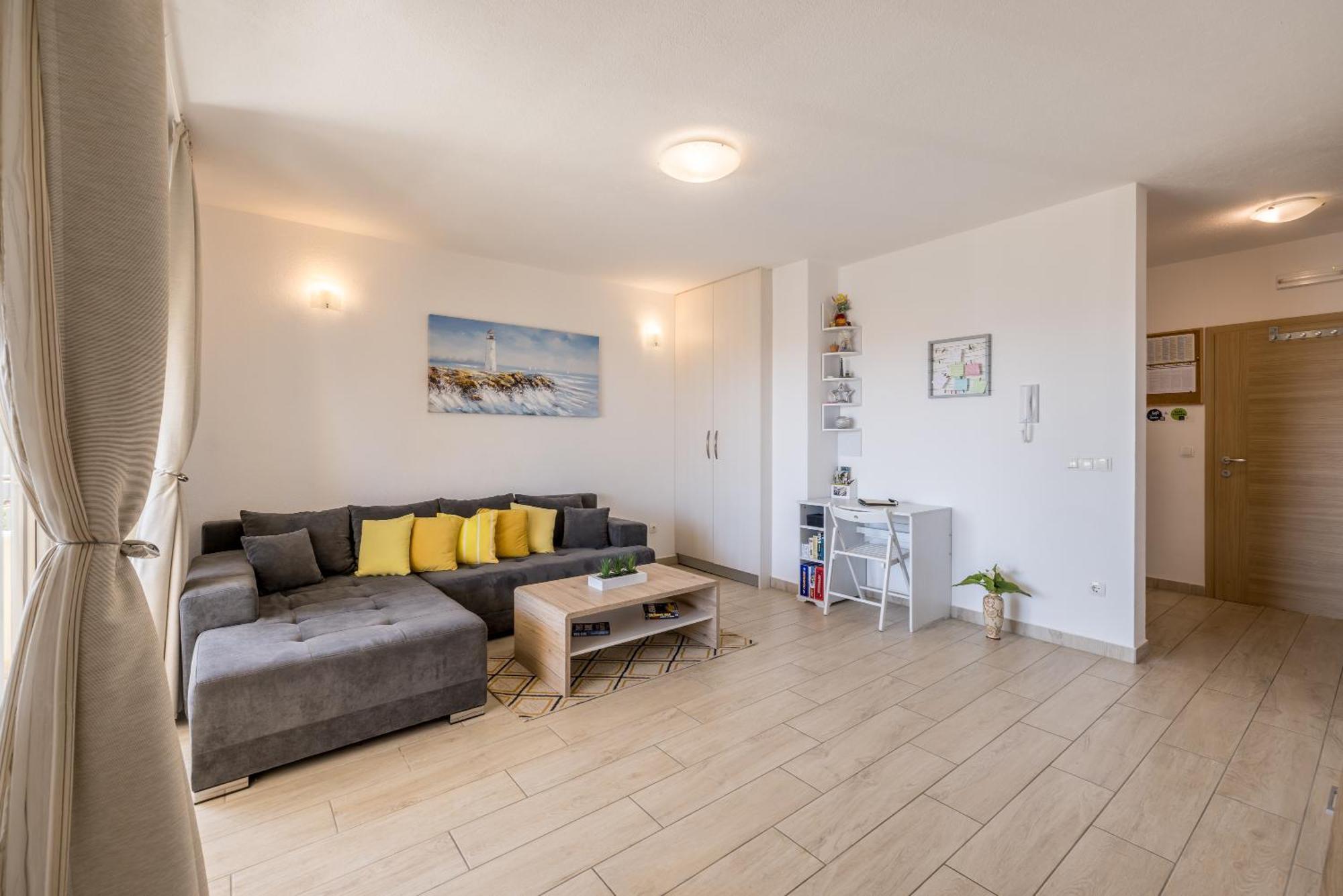 טרוגיר Apart Sa Terasom 250M Od Plaze,Parking,Wi Fi,Rostilj מראה חיצוני תמונה
