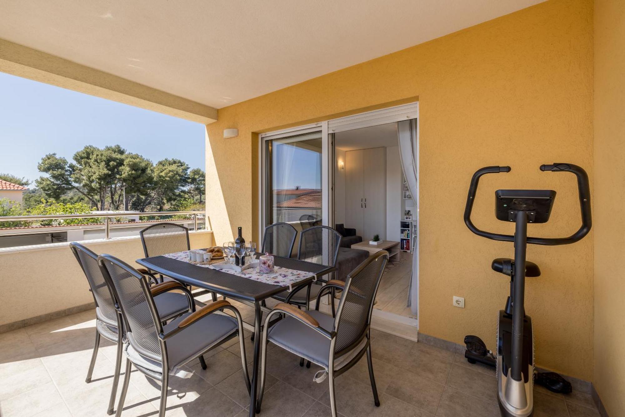 טרוגיר Apart Sa Terasom 250M Od Plaze,Parking,Wi Fi,Rostilj מראה חיצוני תמונה