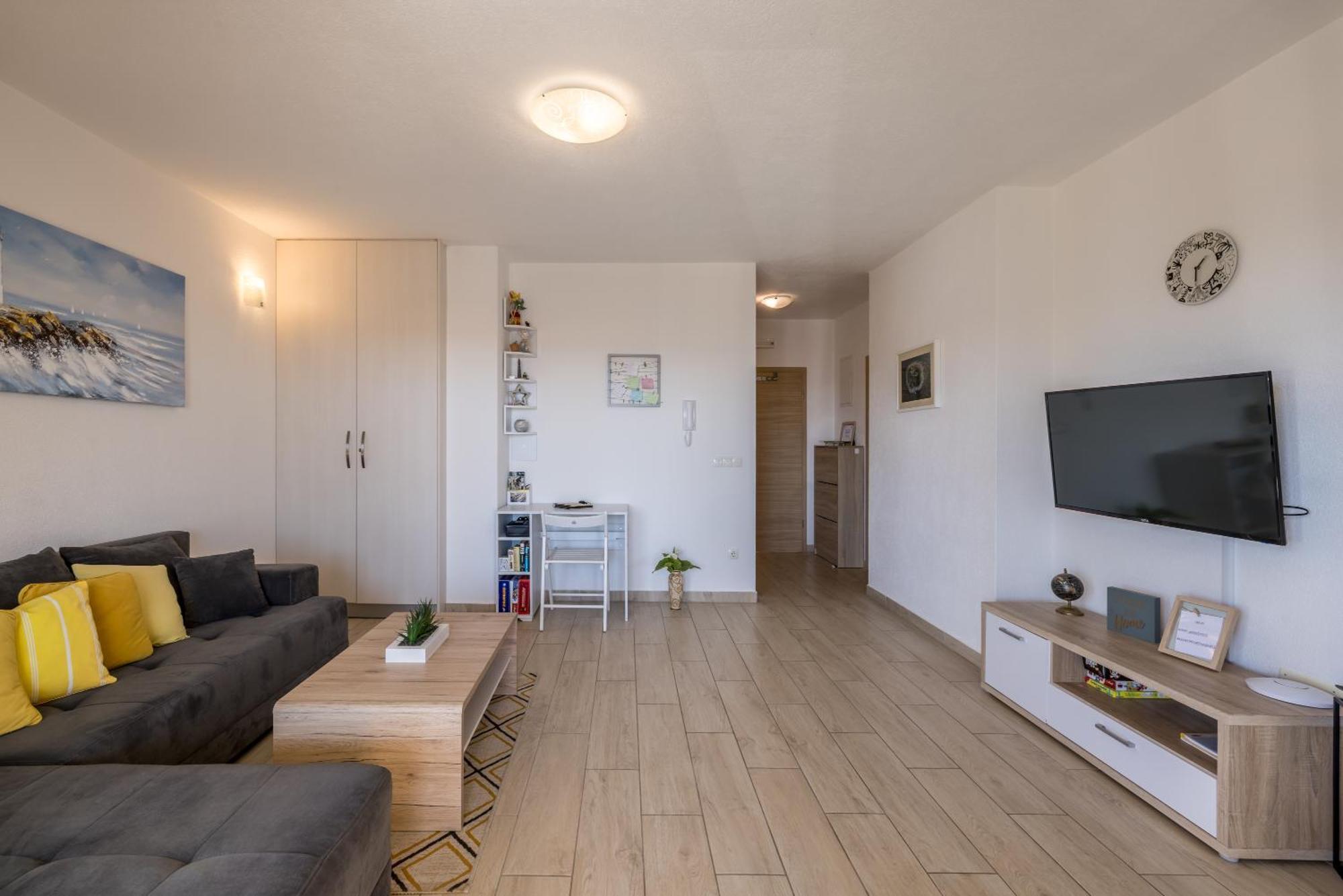 טרוגיר Apart Sa Terasom 250M Od Plaze,Parking,Wi Fi,Rostilj מראה חיצוני תמונה