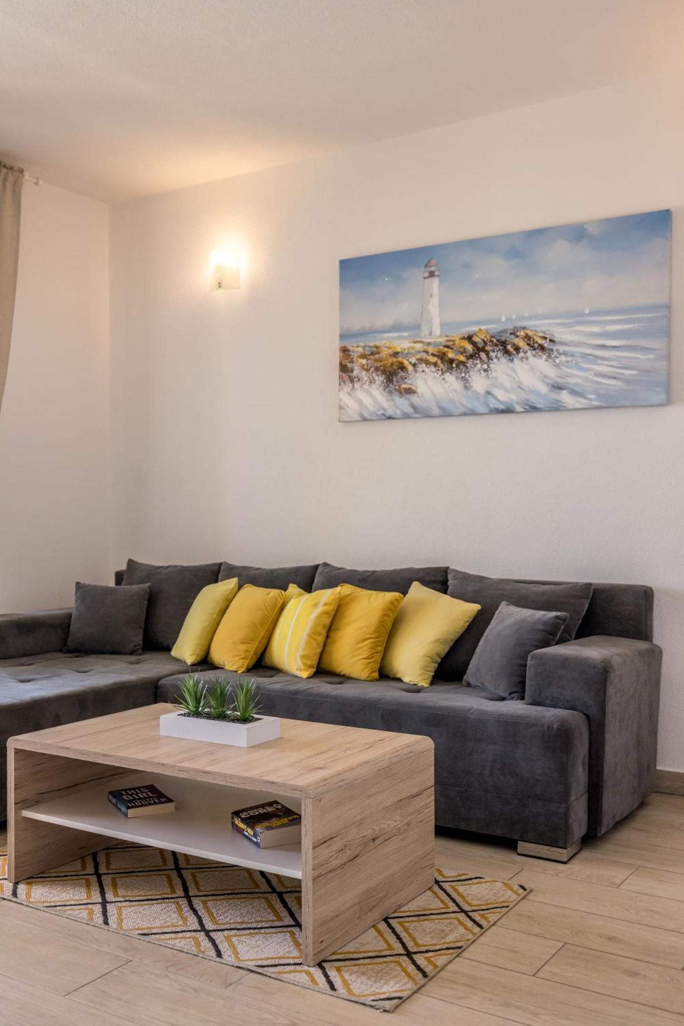 טרוגיר Apart Sa Terasom 250M Od Plaze,Parking,Wi Fi,Rostilj מראה חיצוני תמונה