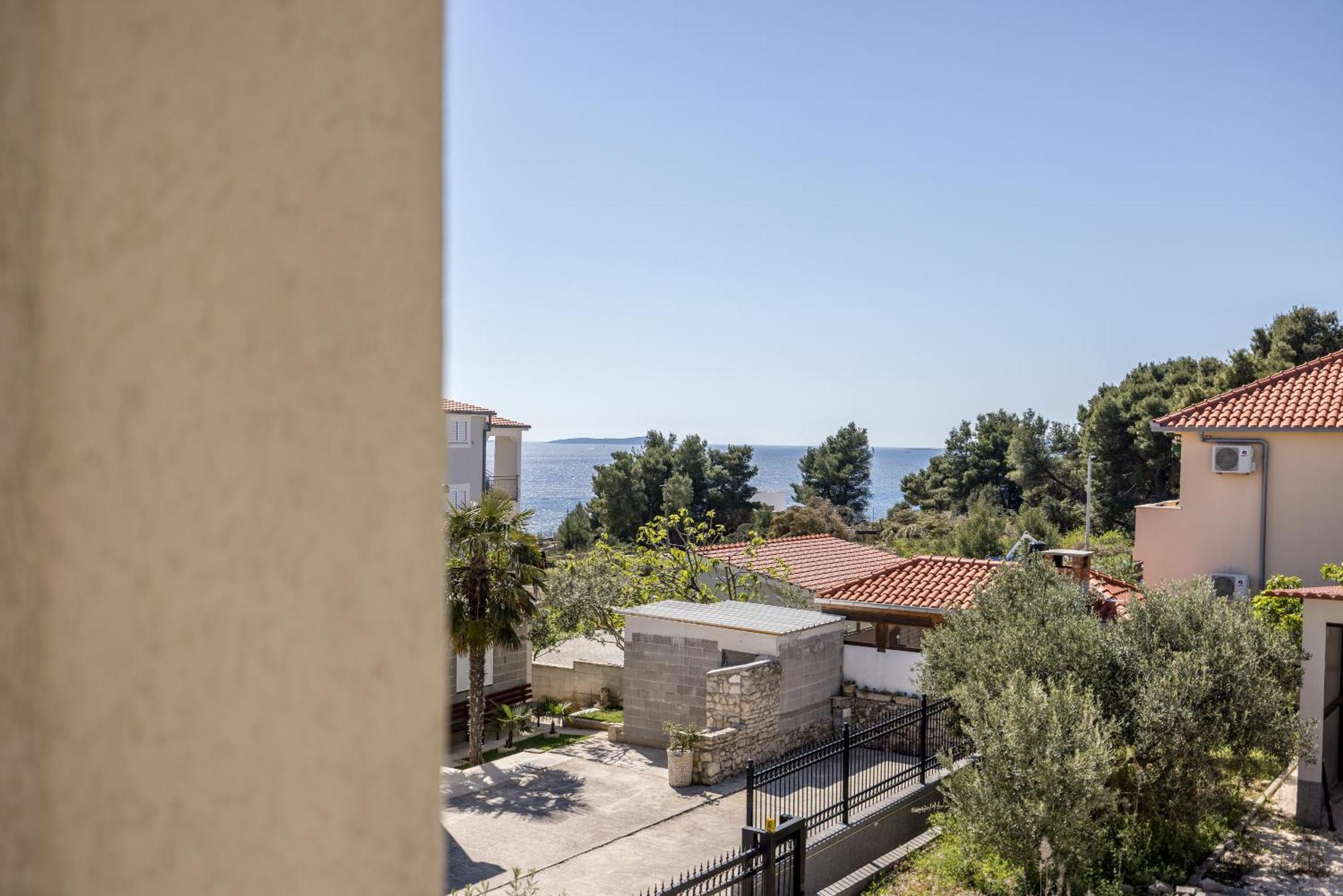 טרוגיר Apart Sa Terasom 250M Od Plaze,Parking,Wi Fi,Rostilj מראה חיצוני תמונה